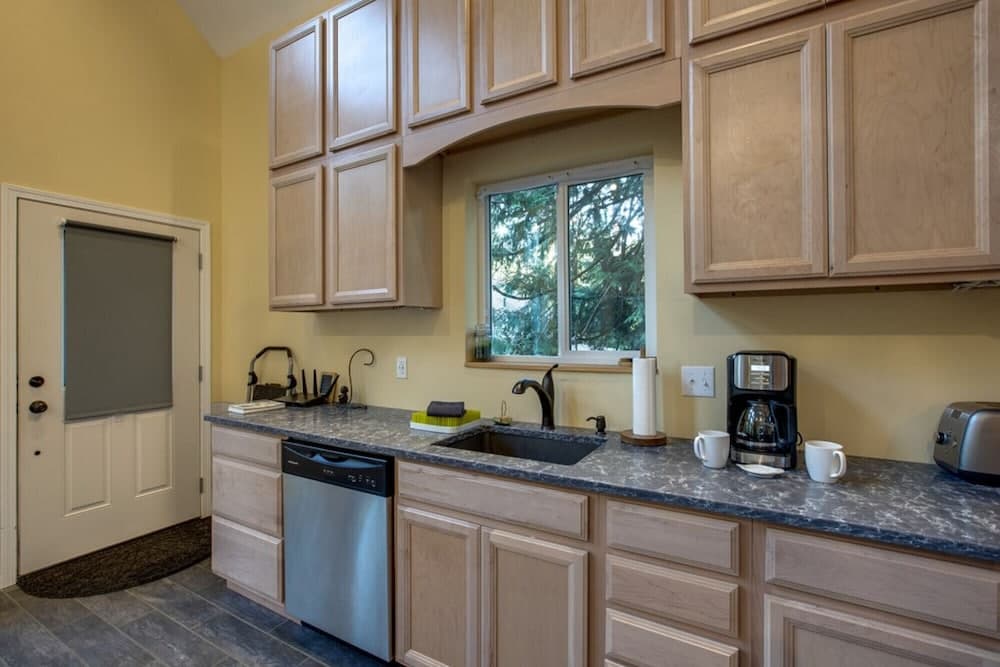 Mt Baker Lodging Cabin 2- Sleeps 8