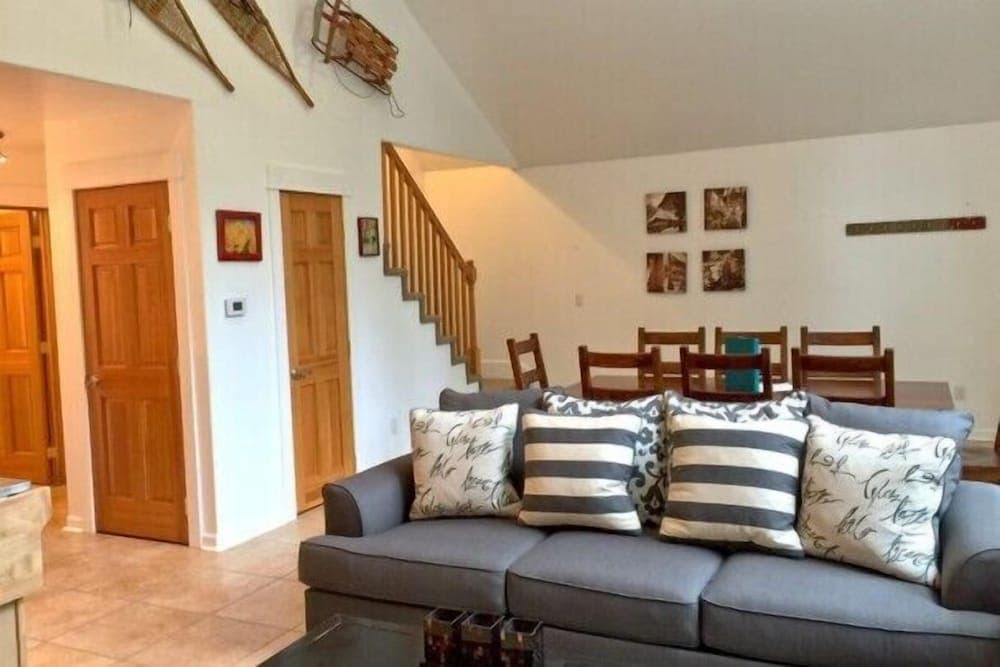 Mt Baker Lodging Cabin 1 Sleeps 8