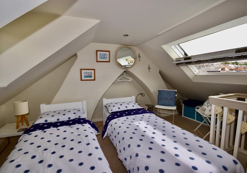 Boat House Centrally Located in the Sailing Mecca of Cowes