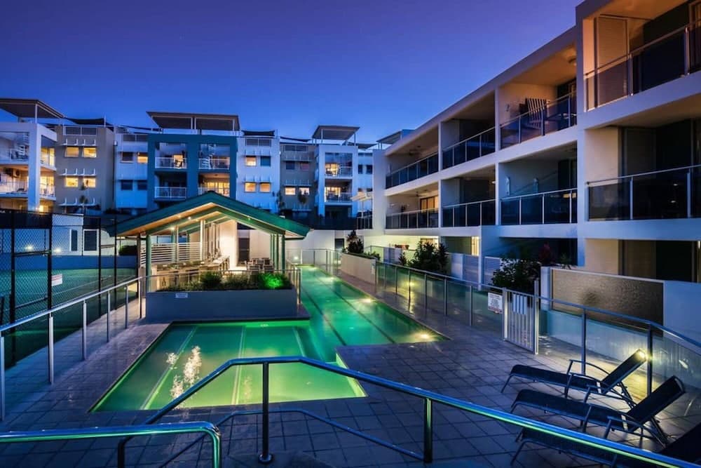 2BR Coolum Beach Rooftop Terrace Spa Tennis Pool