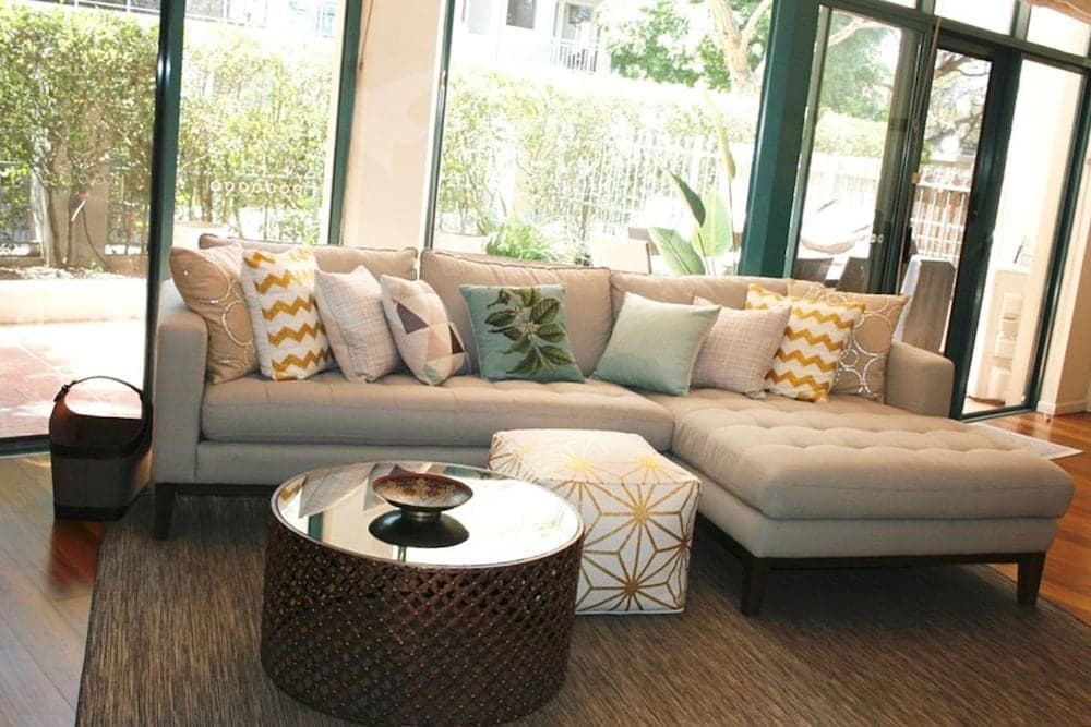 2BR Beautiful River Retreat Pool Wine Gym Netflix