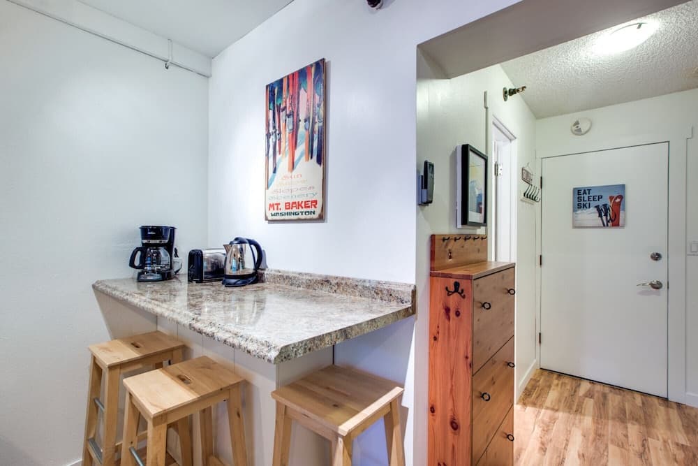 Mt Baker Lodging Cabin 24 - Sleeps 4