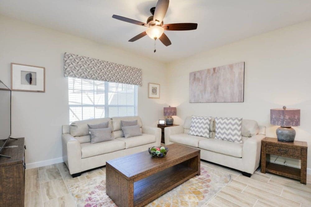 4 Bedrooms Villa - Storey Lake