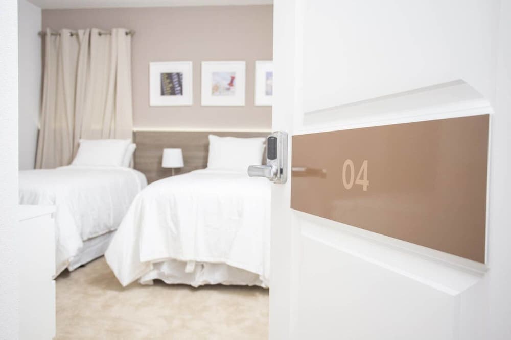 Spacious Luxury Home With Private Pool Near Disney