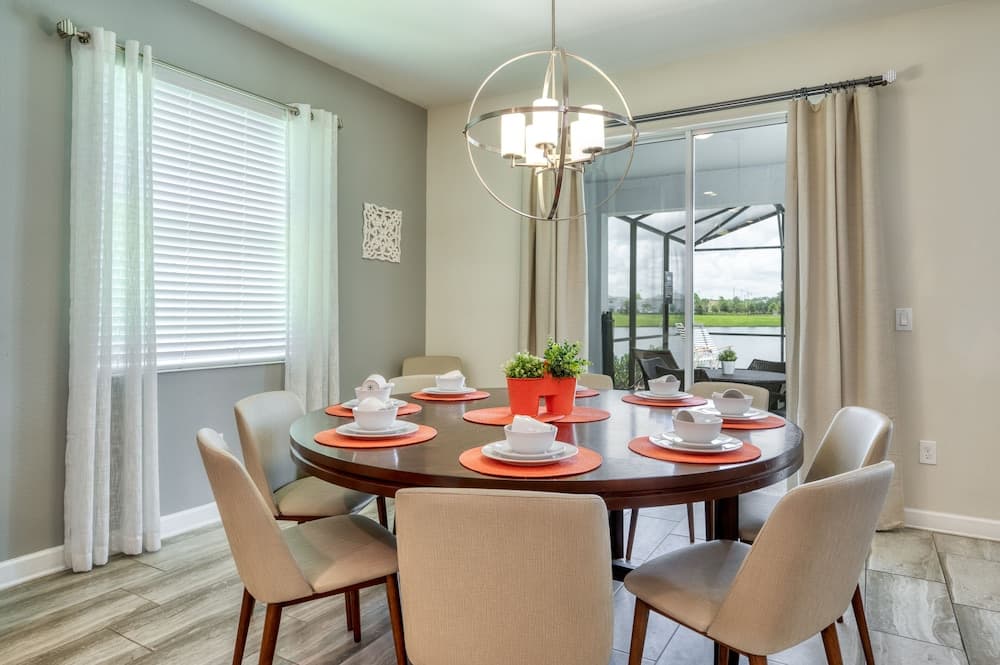 Stunning Home With Private Pool Near Disney