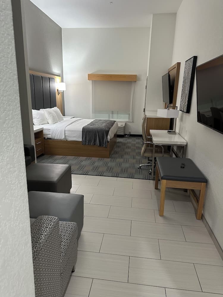 La Quinta Inn & Suites by Wyndham Coralville Iowa City