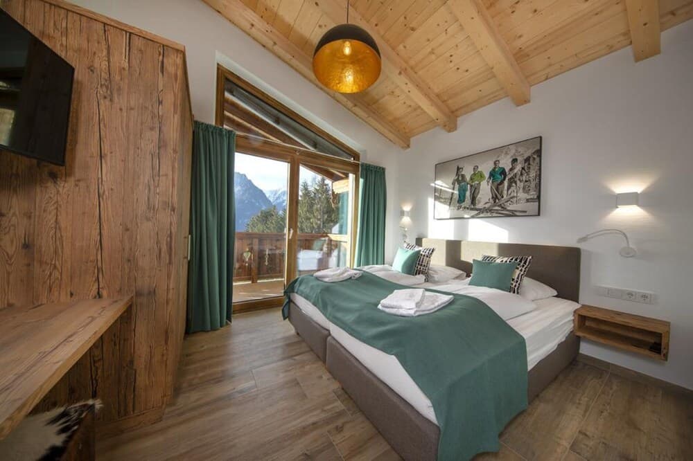 Alpine Chalet With Ski-in Access