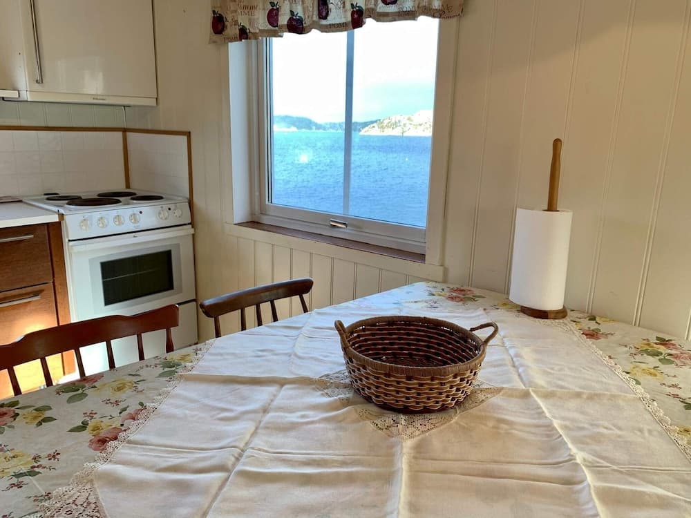 6 Person Holiday Home in Brandasund