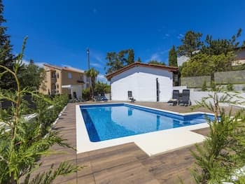 Comfortable Apartment With Pool and Large Covered Terrace