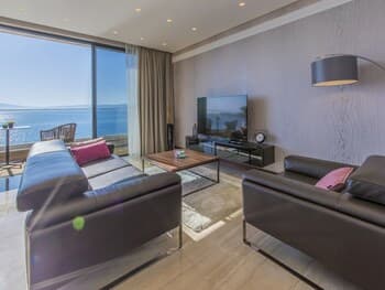 Luxury Apartment With Private Swimming Pool, Near the Beach