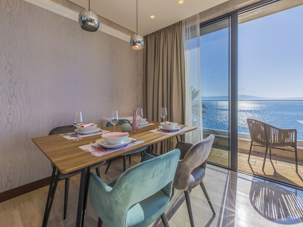 Luxury Apartment With Private Swimming Pool, Near the Beach