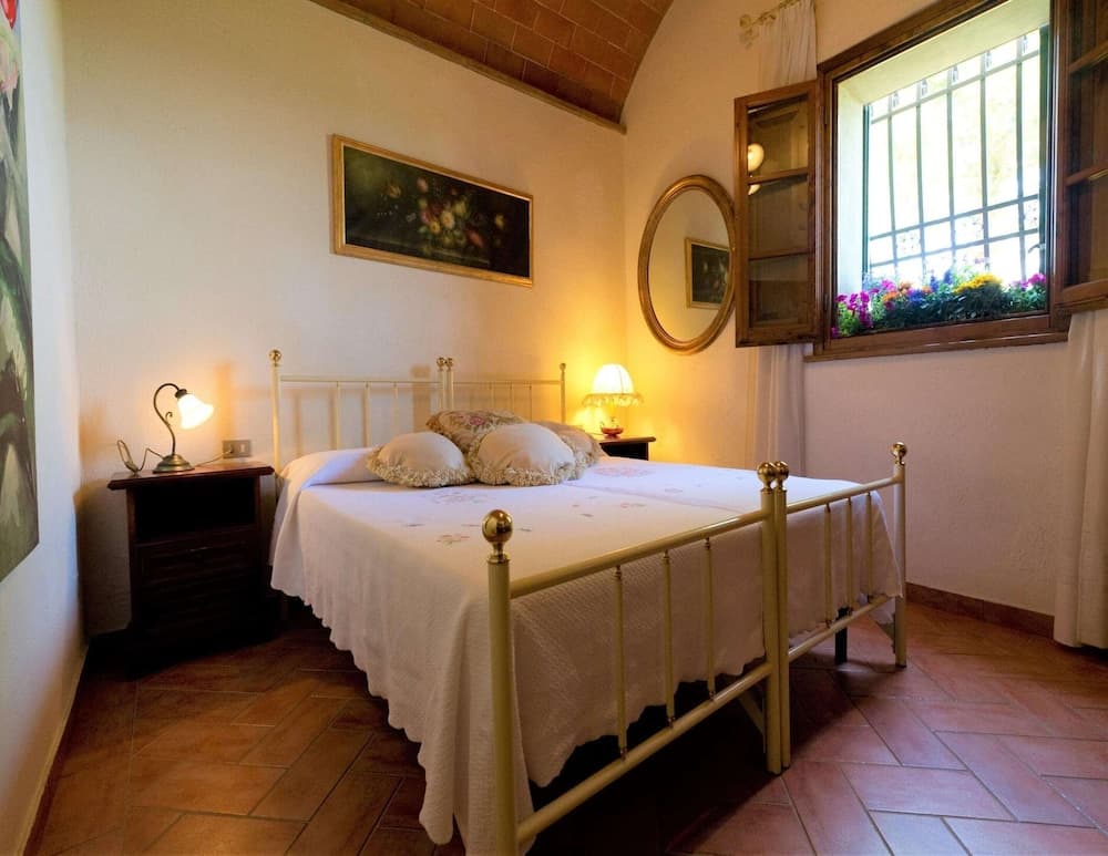 Farmhouse in Tuscany With Pool & Wine Tasting