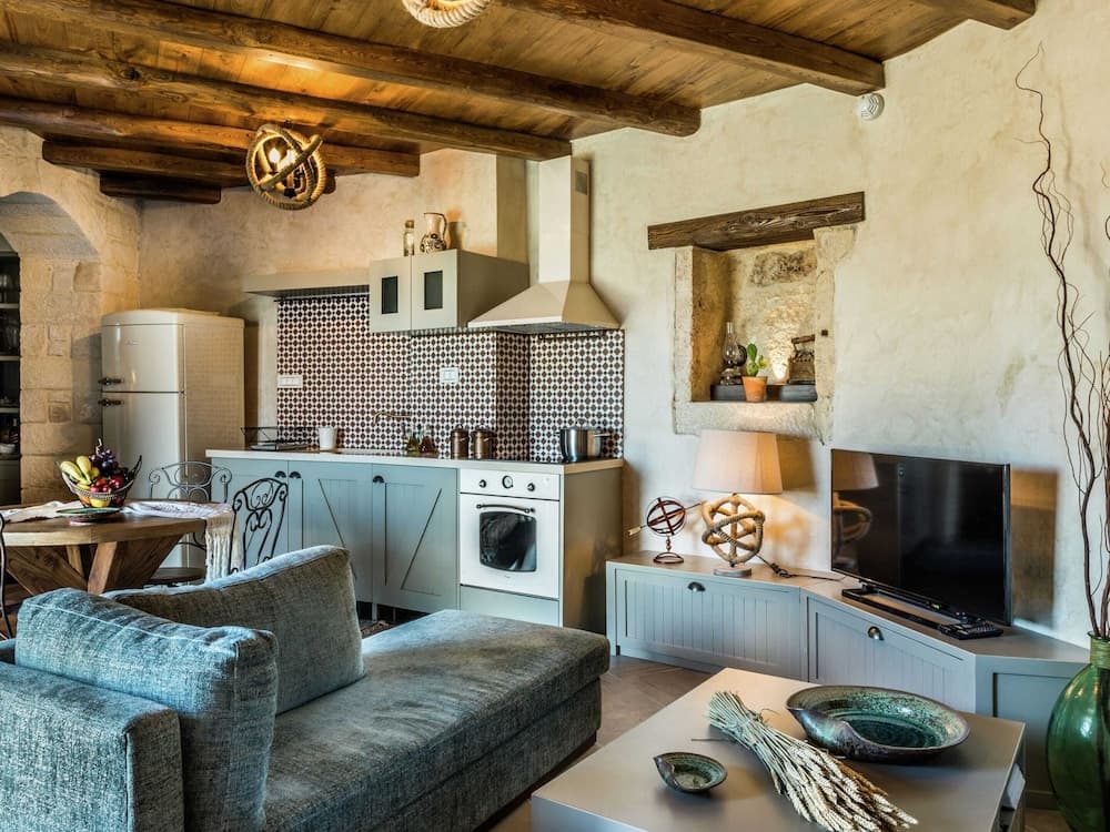 Traditional Renovated Villa Liodosifis with Heated Private Pool, Hot Tub & BBQ