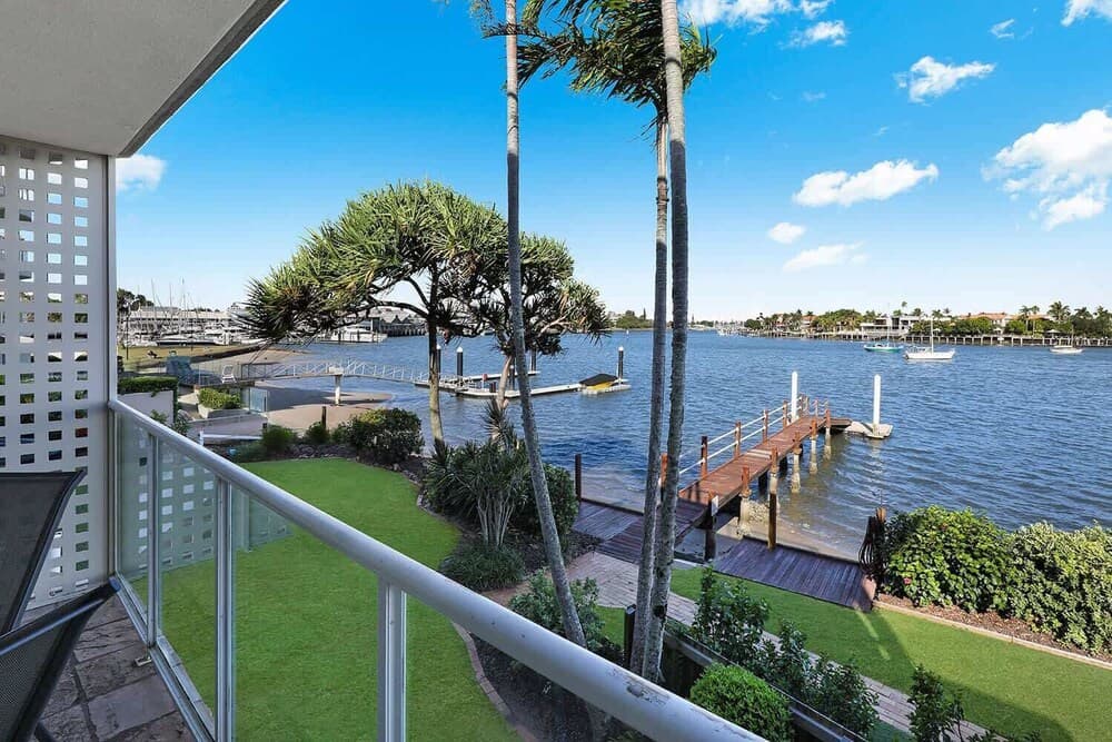 RIVER06- River Views and Relaxation