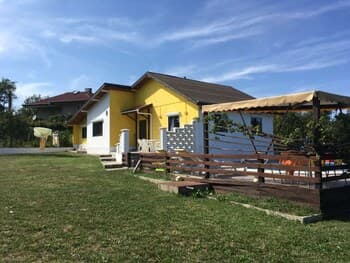 Inviting 4-bed Villa in Dolishte