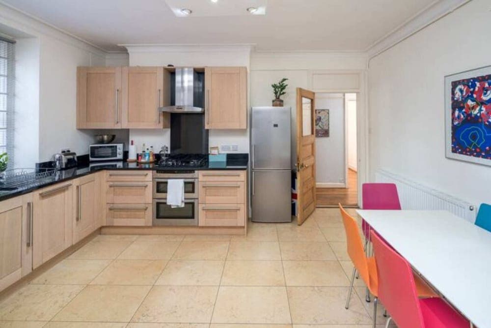 Cosy 2 Bedroom Apartment in Bayswater