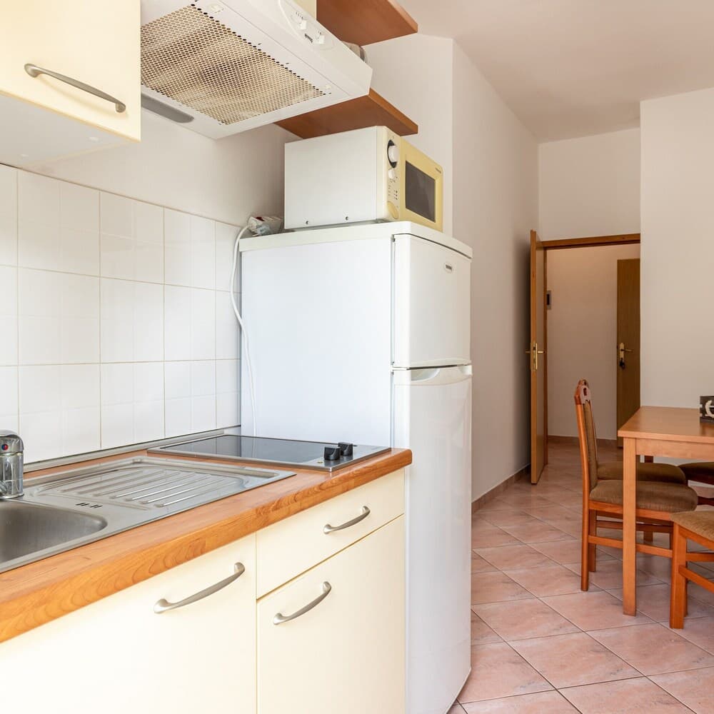 Pool Apartment Suzi 3