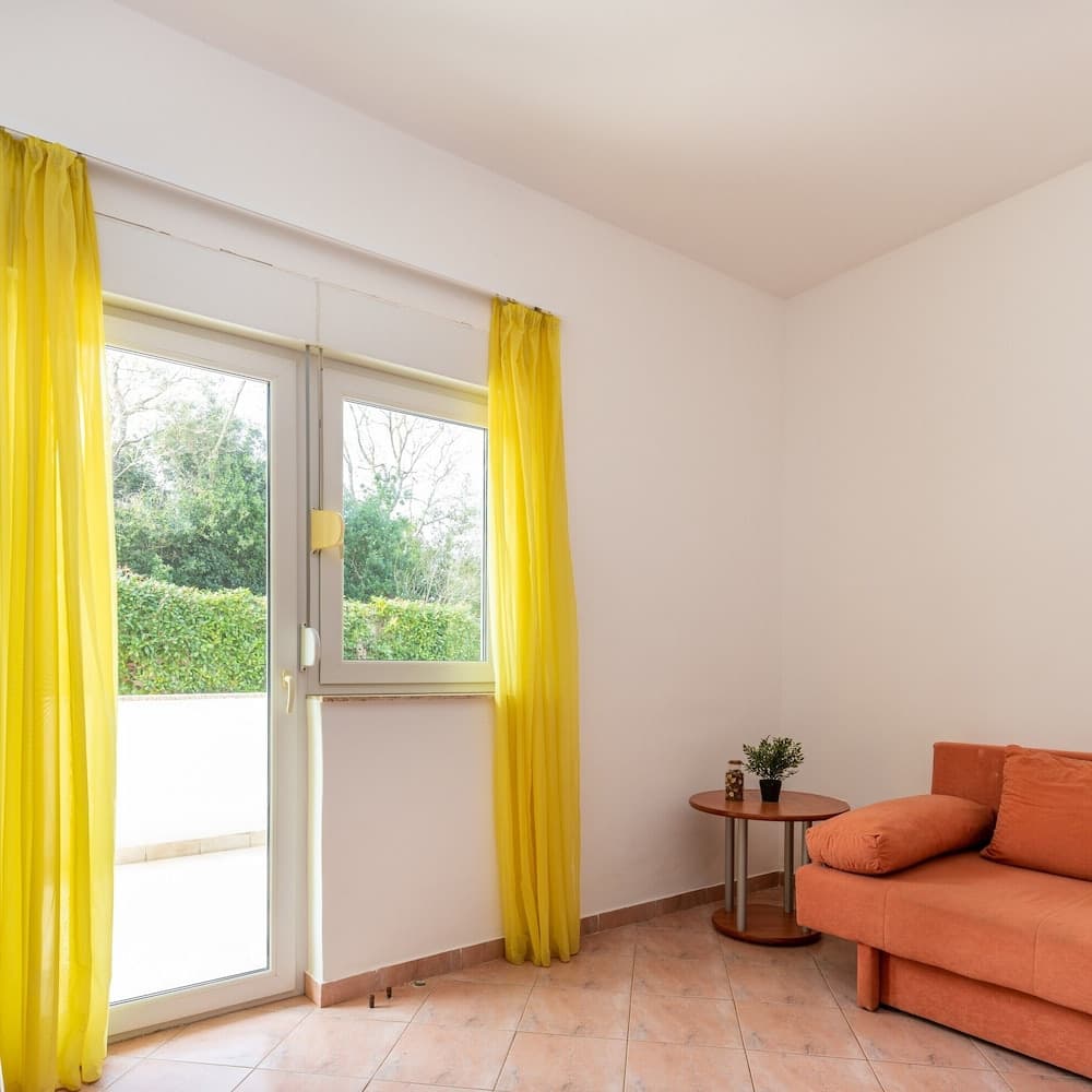 Pool Apartment Suzi 3