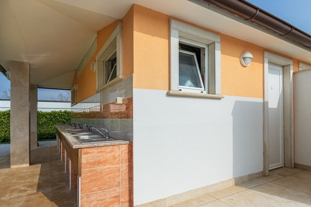 Pool Apartment Suzi 9