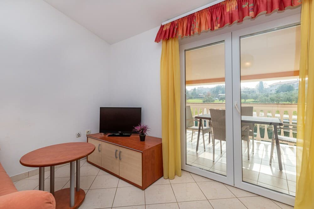 Pool Apartment Suzi 5