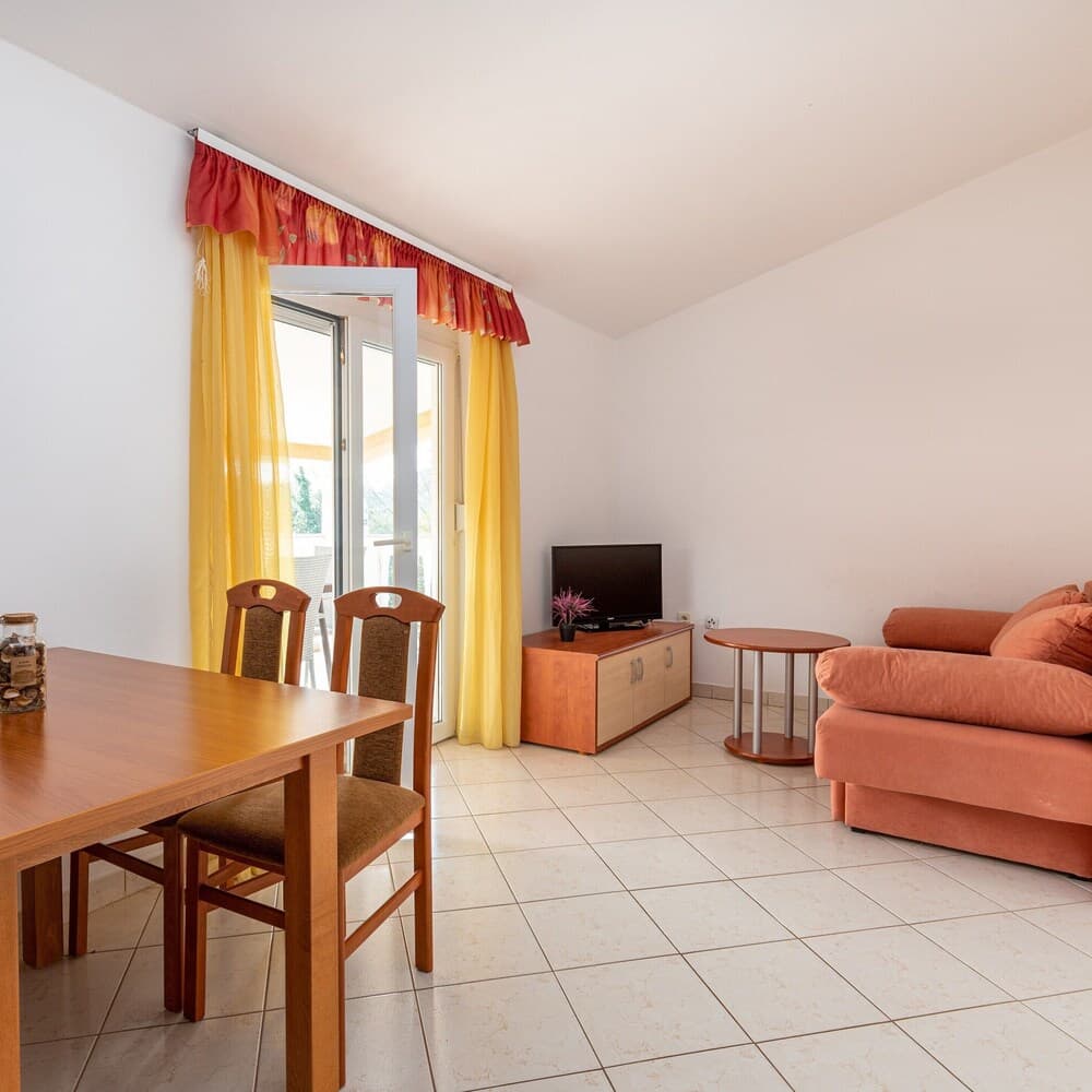 Pool Apartment Suzi 12