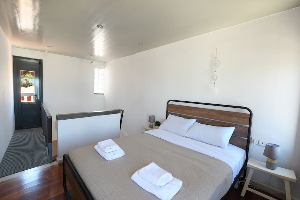 Sunshine Apt- Unique Holidays by the Sea