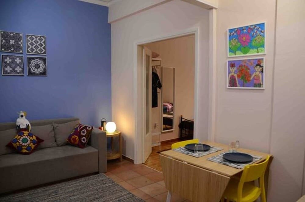 Central, Quiet, Green Oasis near Transport