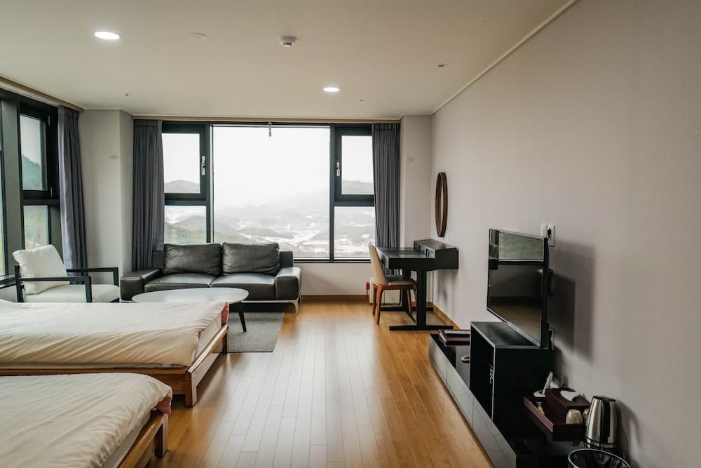 Sancheong Korean Medicine Family Hotel