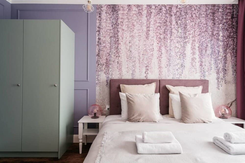 Soak in Modern Floral Atmosphere by Market Square Airport Pickup Breakfast