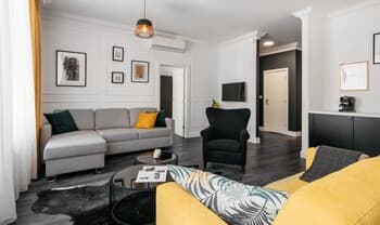 Stay in Sunny Very Spacious Modern Home in Old Town Free Airport Pick UP