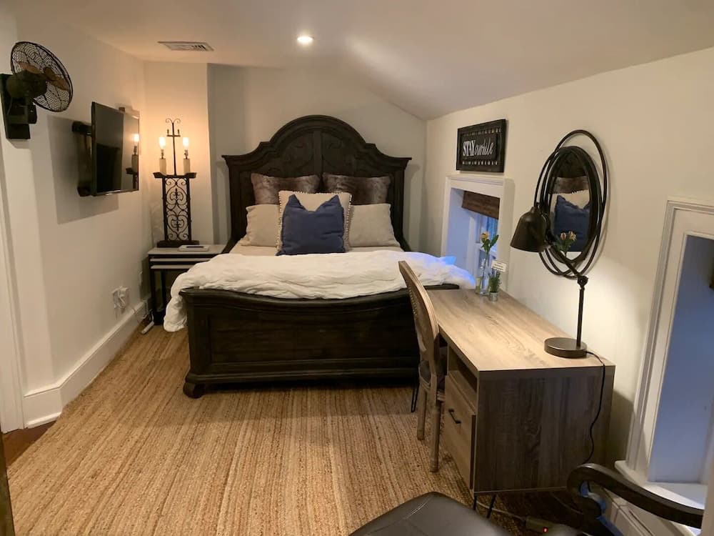 Boyd Harvey Main House And Carriage House 4 Bedroom Home by RedAwning