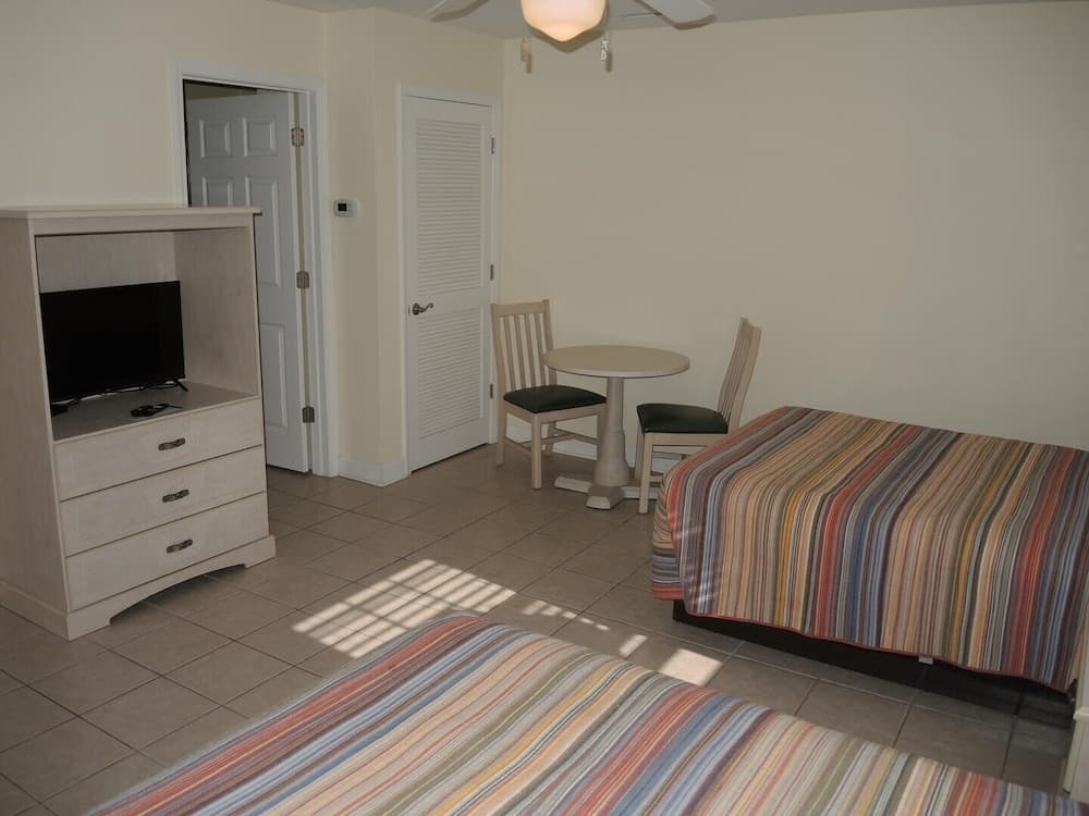 3005 2 Bedroom Villa by RedAwning