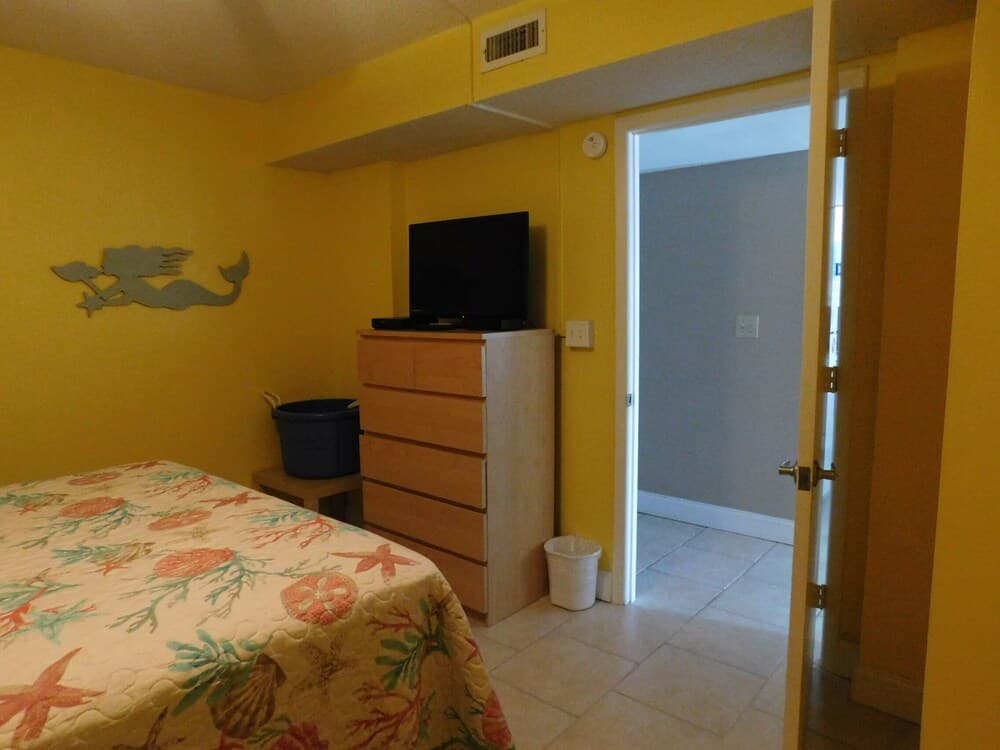 Spring Towers #501 3 Bedroom Condo by Redawning