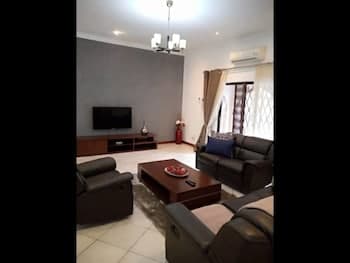 3 Bedrooms Exclusive House in Northmead