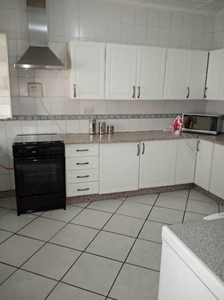 3 Bedrooms Exclusive House in Northmead