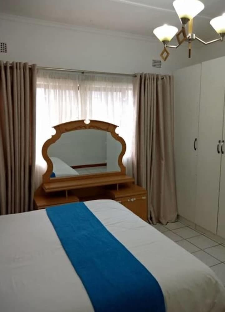 3 Bedrooms Exclusive House in Northmead