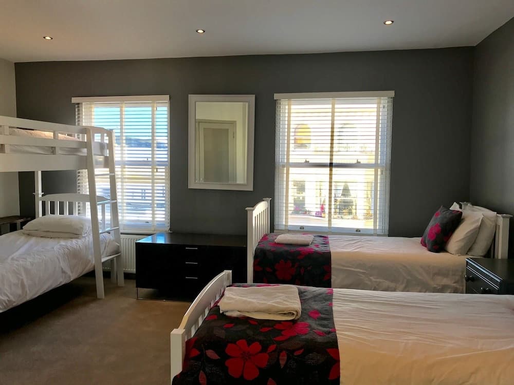 A Large, Beautifully Styled Home in Brighton Sleeps12