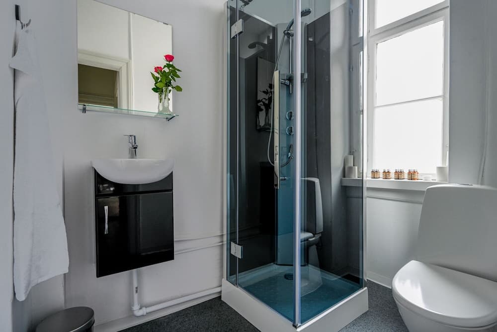 Sanders Merchant - Cute 2-bdr Apt Near Metro