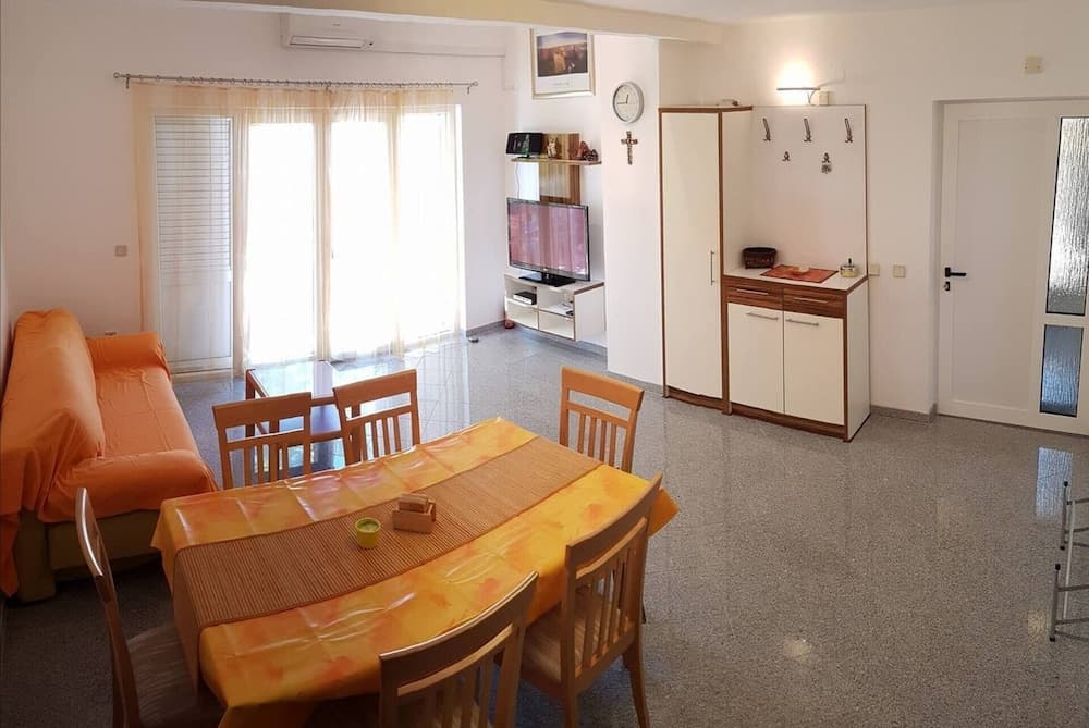 Beautiful 3-bed Apartment With big Terasse in Nin