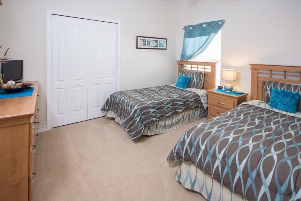 Janet's West Haven 4 Bedroom Home by Redawning