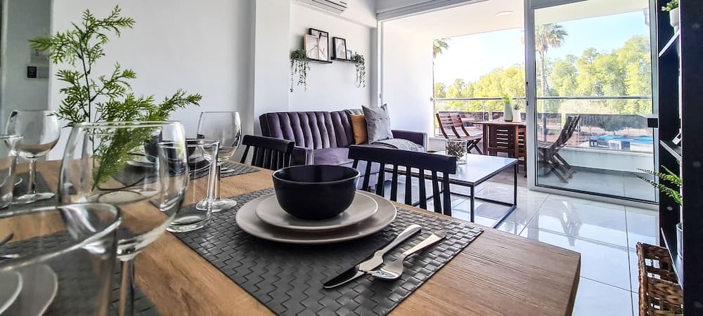 Phaedrus Living: Seaside Executive Flat Harbour 206