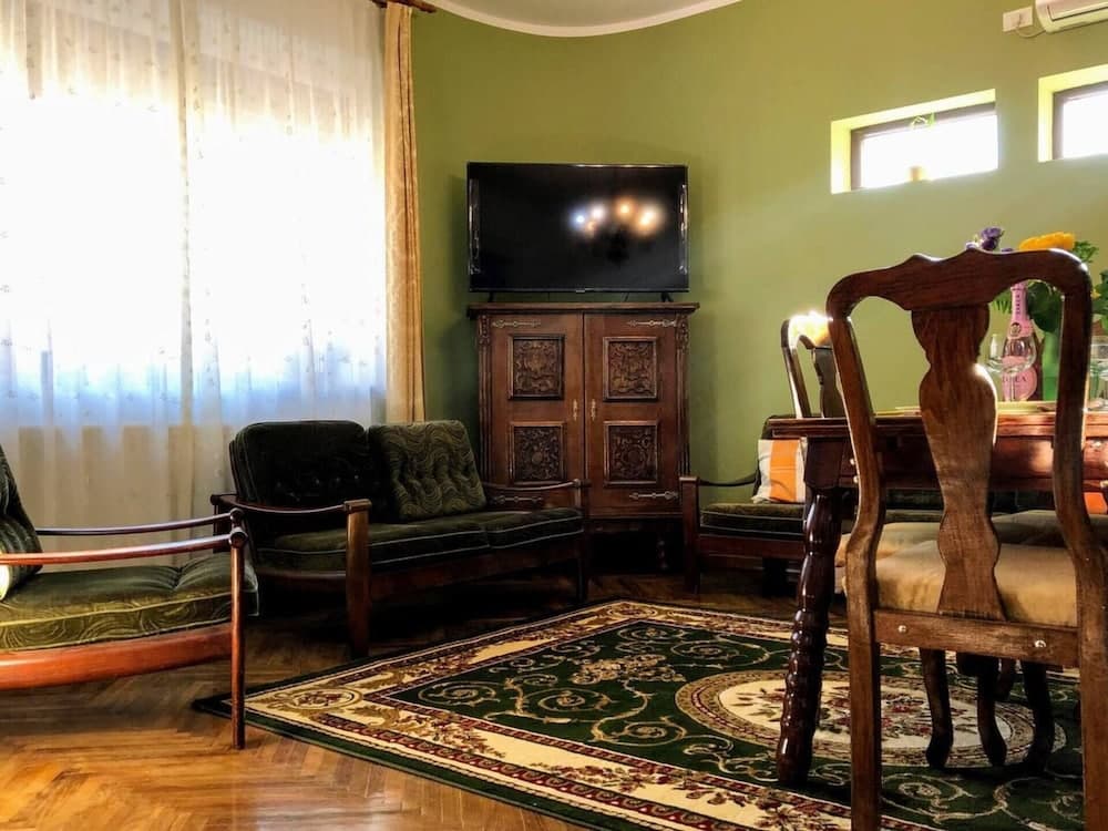 Unique Old Town Home 2min to Beach & Harbour