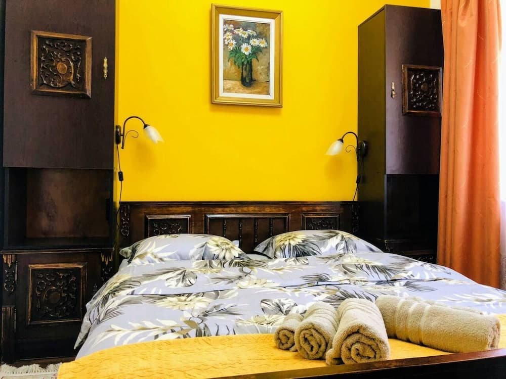 Unique Old Town Home 2min to Beach & Harbour