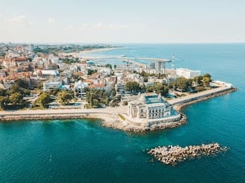 Unique Old Town Home 2min to Beach & Harbour