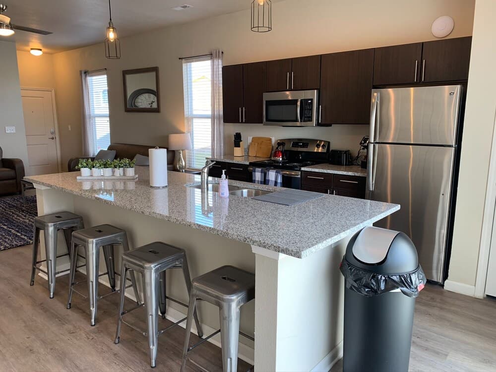 4 Bedroom Cozy House near City Attractions