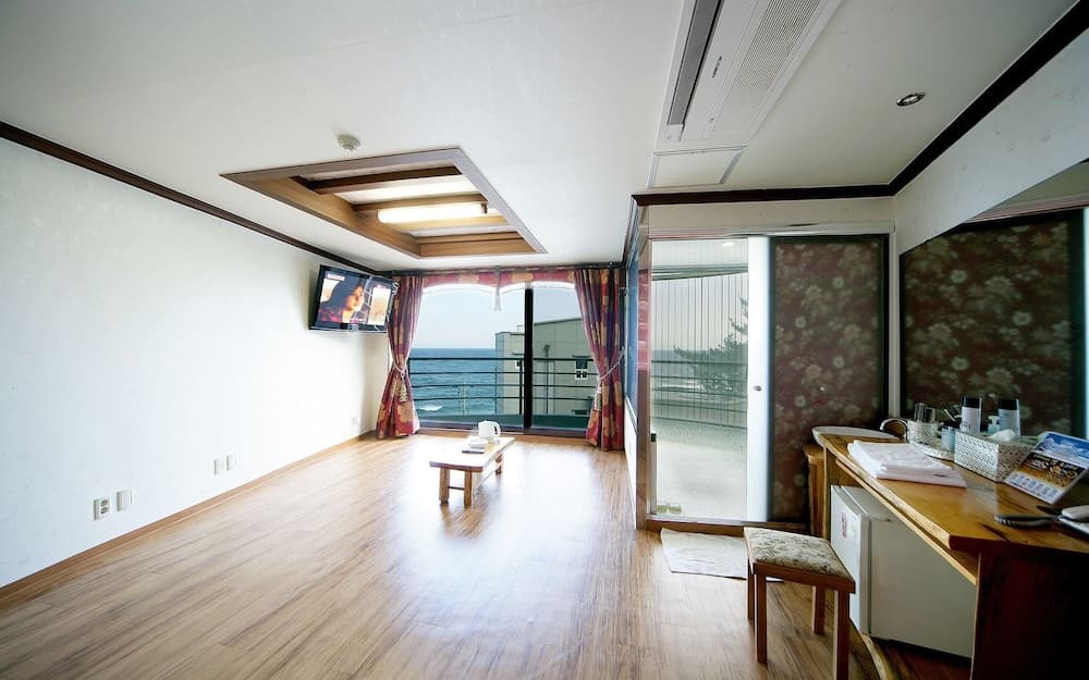 Gangneung Gyeongpodae Daedeokosutel