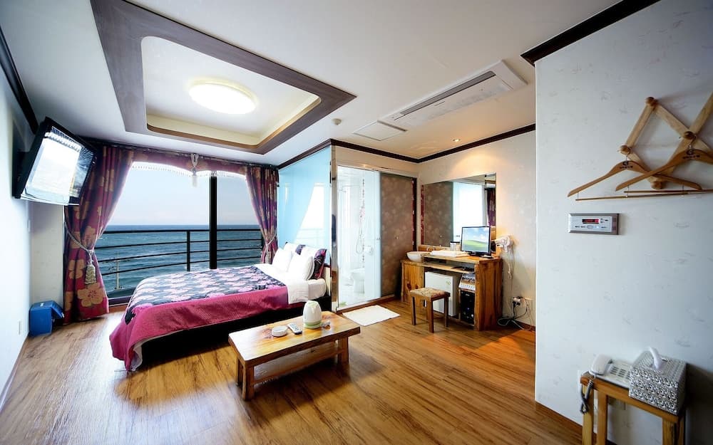 Gangneung Gyeongpodae Daedeokosutel