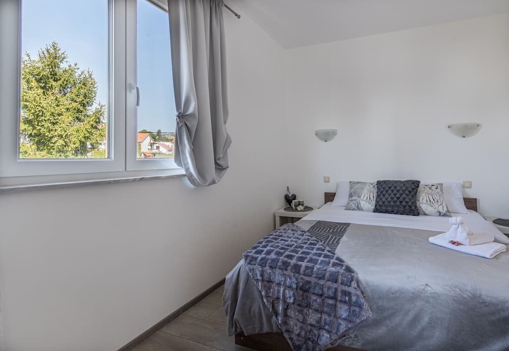 Beach Apartment Alenka Gray