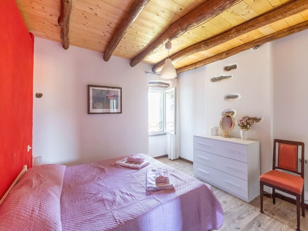 Cozy Hideaway Above Lake Como