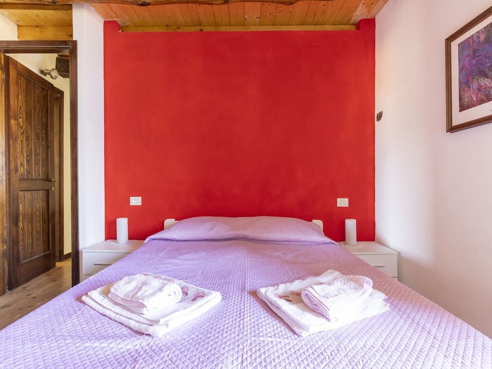 Cozy Hideaway Above Lake Como